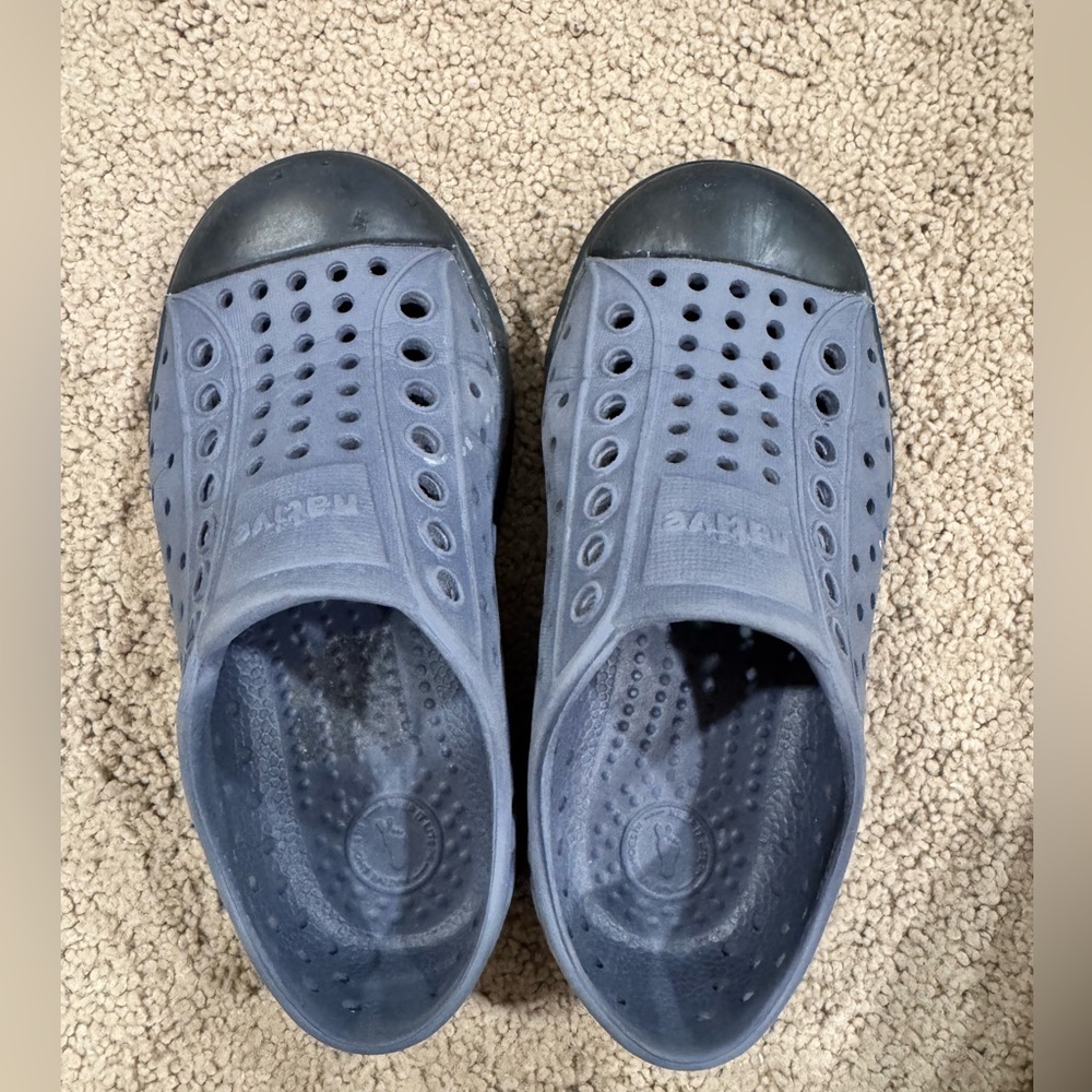 Native Kids Water Shoes in Gray